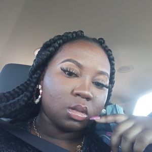 Meet your Posher, Dequasha